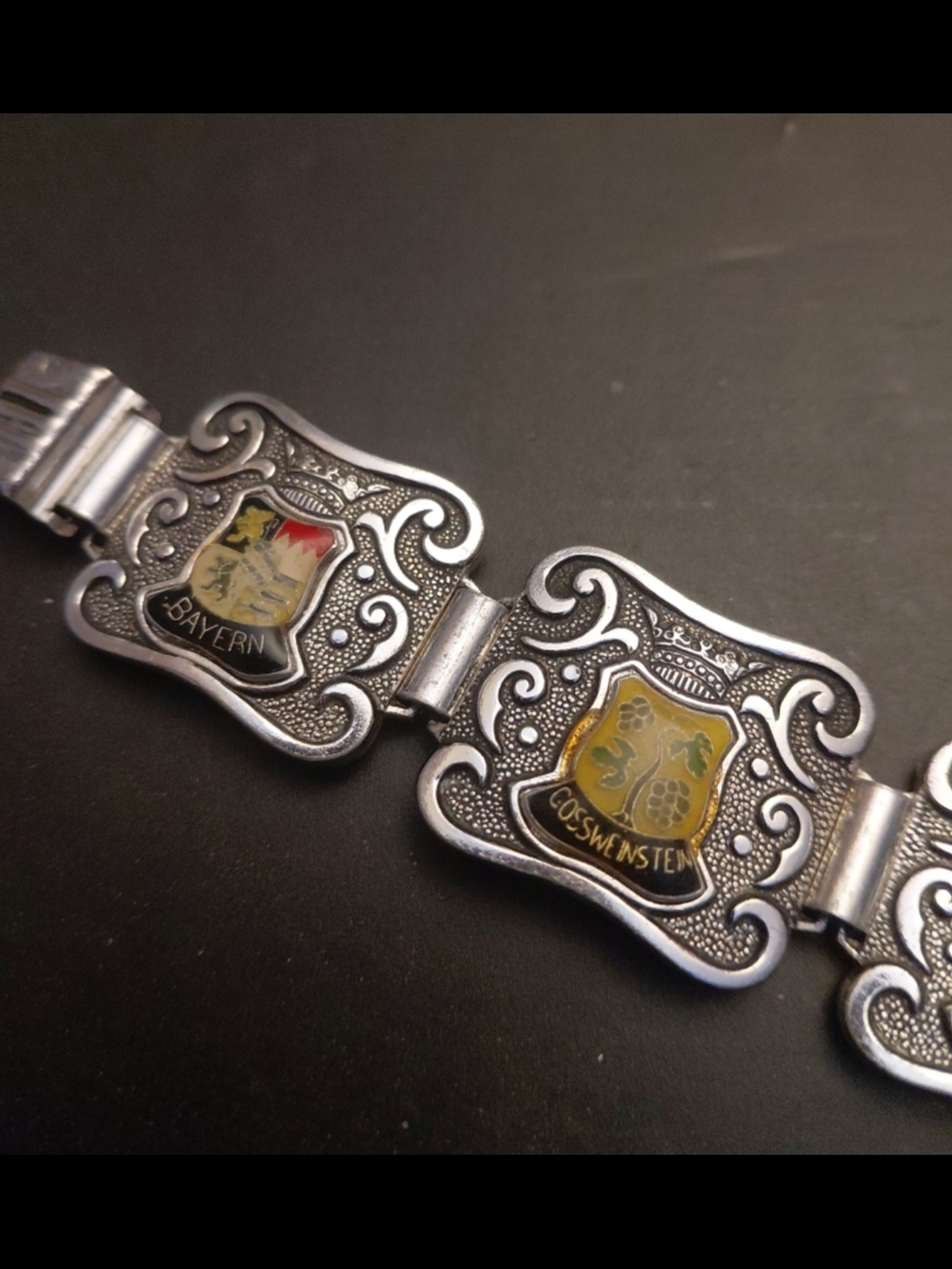 Vintage Shield-Link Silver Tone Men's Bracelet with Yellow Enamel Crests English - Picture 2 of 7